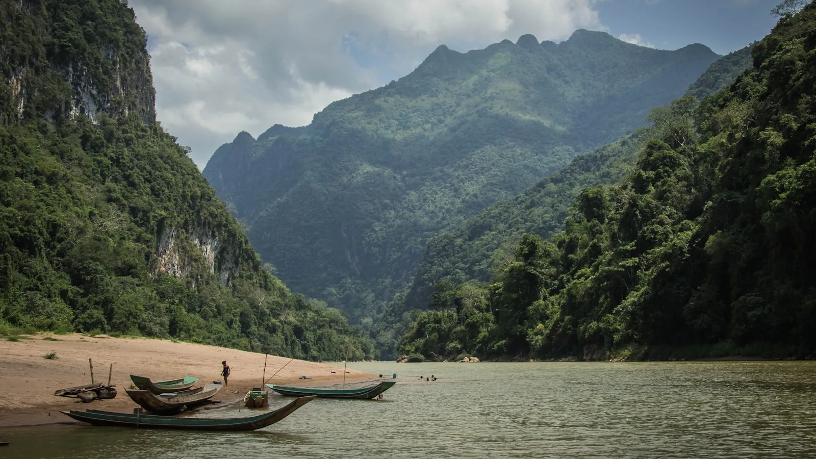 Nong Khiaw : le coeur karstique de la Nam Ou