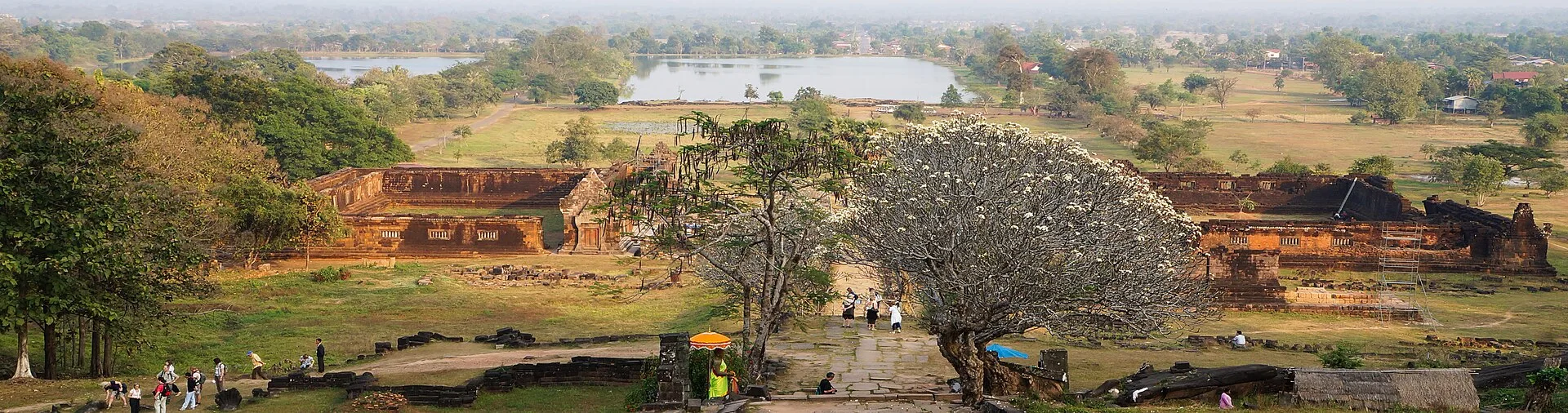Les terrasses et l'escalier du temple khmer de Wat Phou à Champasak au Laos